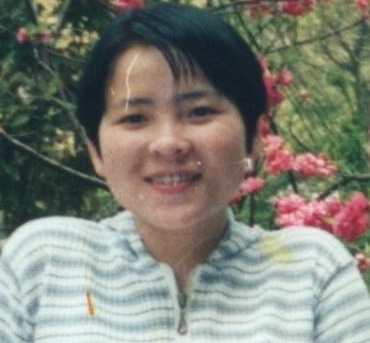 灰色玫瑰花的眼泪照片