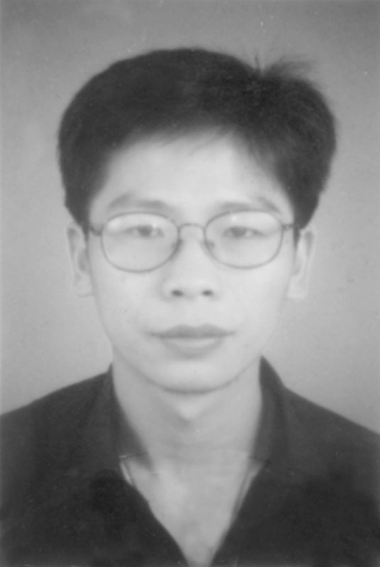 黄秉照片