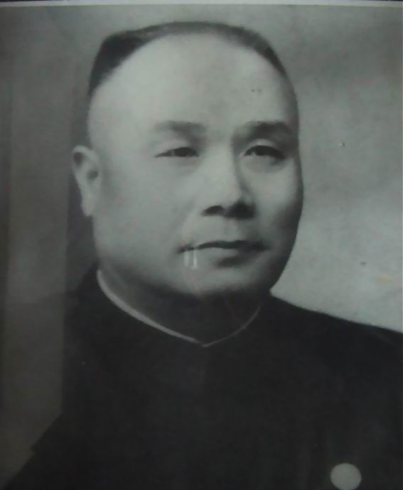 华子修照片