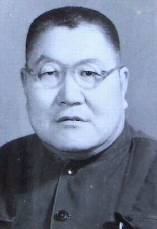 那宝善照片