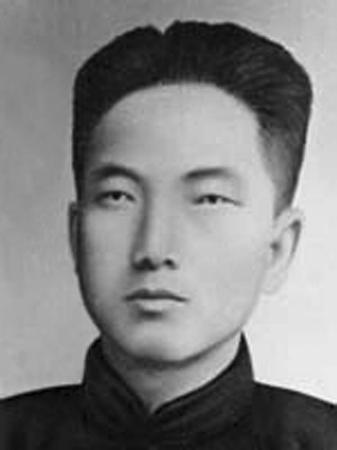 何挺颖-党的优秀干部照片